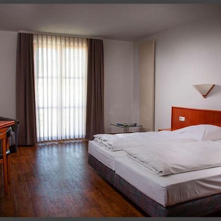 Altstadthotel Brauereigasthof Winkler ベルヒング エクステリア 写真
