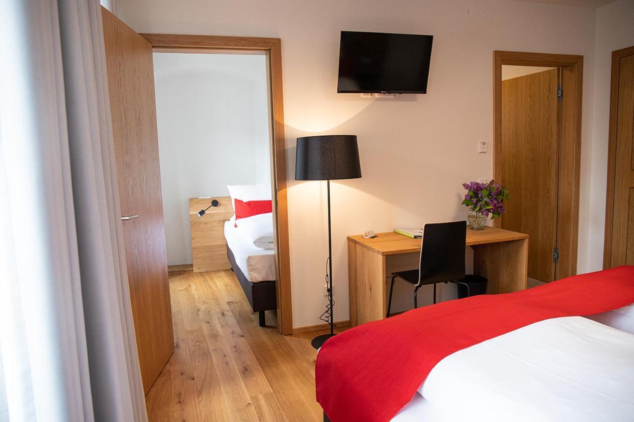 Altstadthotel Brauereigasthof Winkler ベルヒング エクステリア 写真
