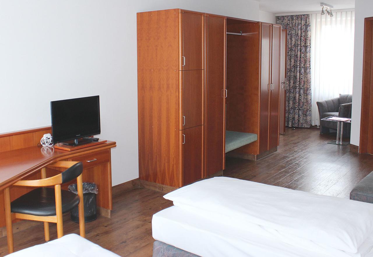 Altstadthotel Brauereigasthof Winkler ベルヒング エクステリア 写真